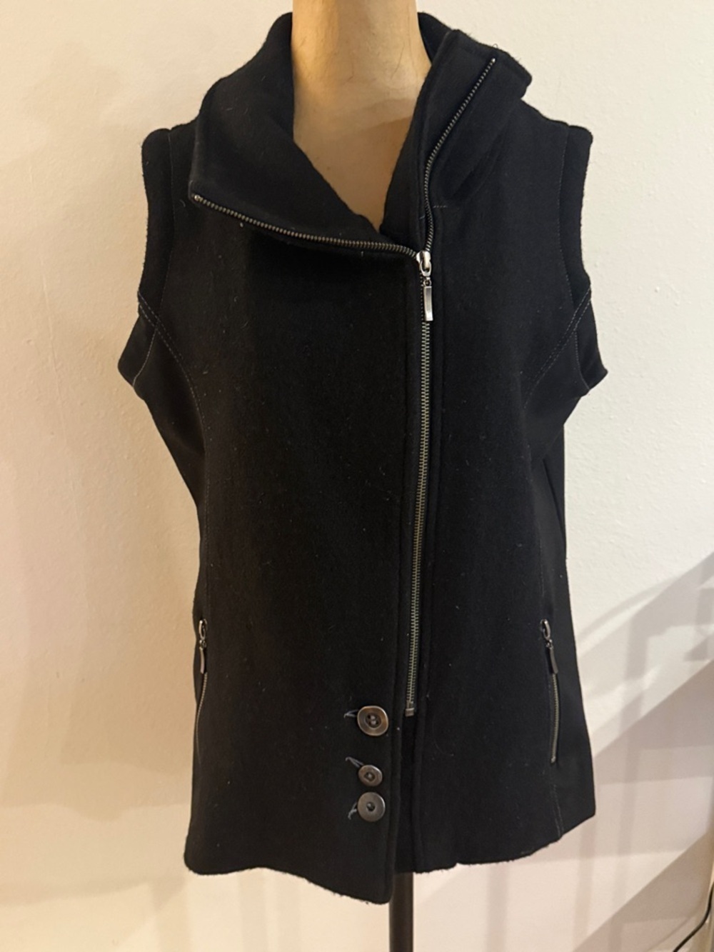 Icelandic Designs sz L Black Asymmetrical Zip Front wool Vest great condition